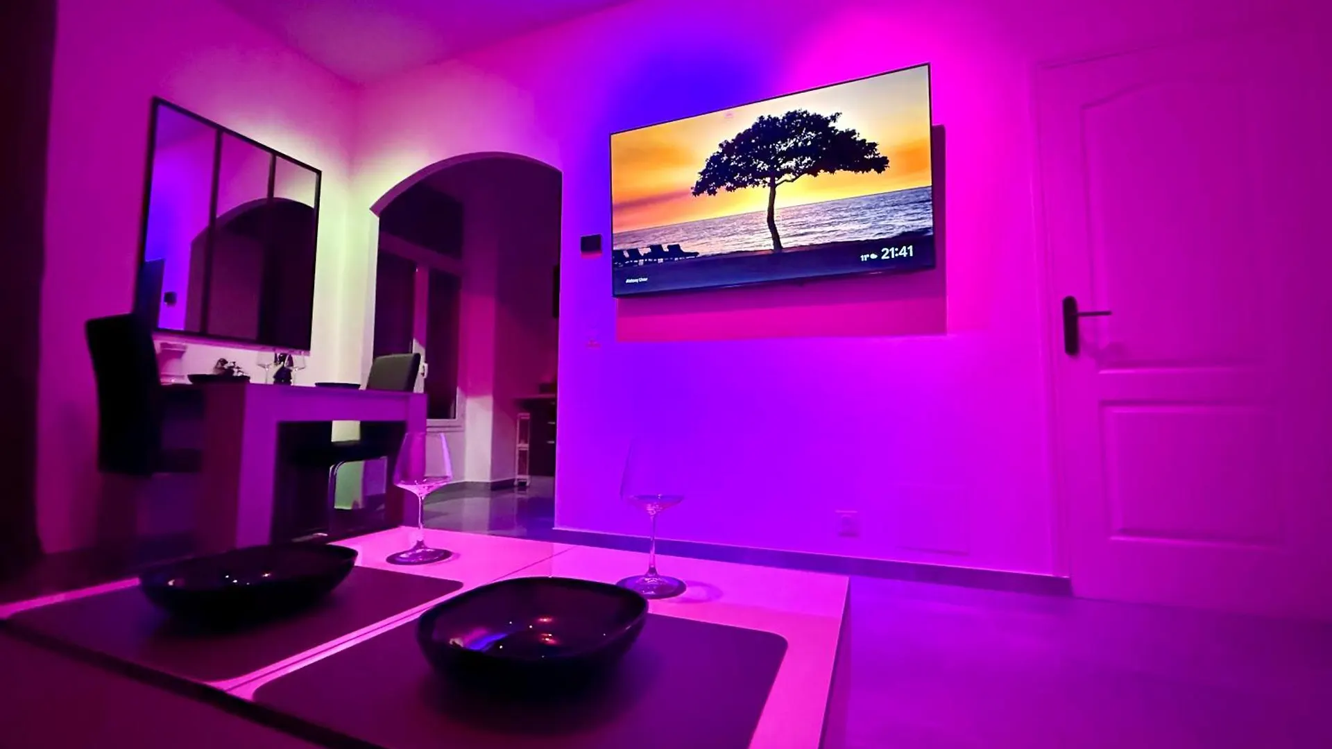 Apartment Ferienwohnung Luxury Monaco ! 7 Mins Walk To Casino Square ! 15 Secondes To Monaco !! Beausoleil